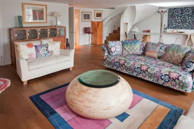 London Flat, Matthew Burt